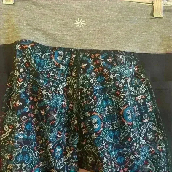 Athleta High Rise Tapestry Chaturanga to Town Tight. Size Small. - Picture 5 of 7